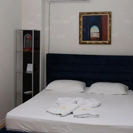 Albjona 招待所 地拉那