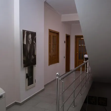 招待所 Albjona 地拉那